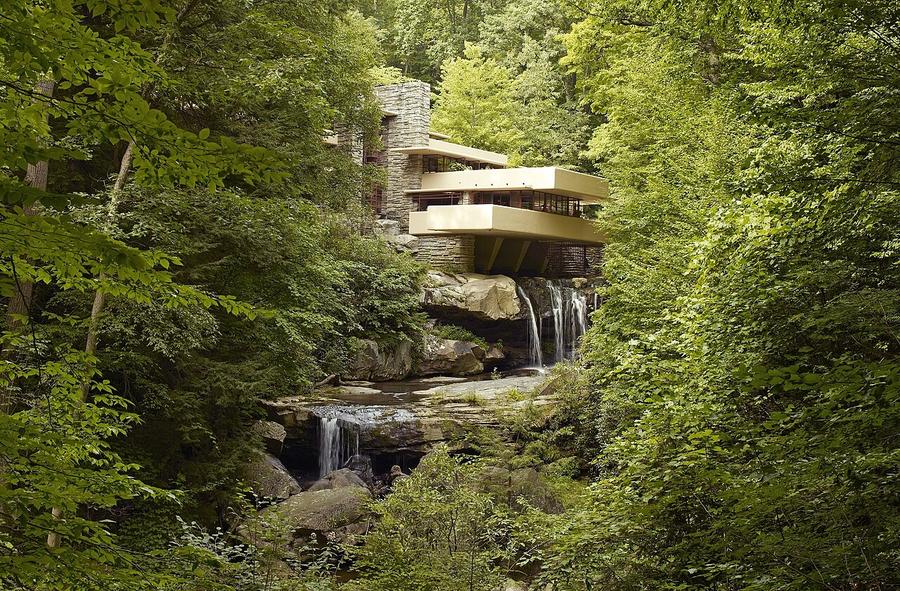 Fallingwater house over Bear Run waterfall, Pennsylvania